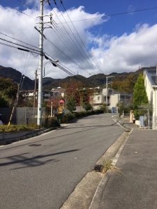 神戸市灘区　桜ケ丘山手　建築条件なし土地分譲地　2016年晩秋の街並み